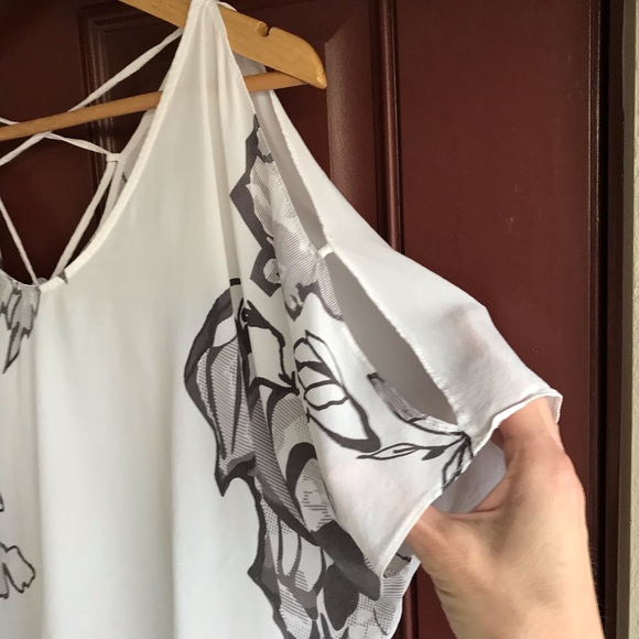 Guess XS Cold Shoulder Silk Blouse Tie in Back D1 - Picture 5 of 8